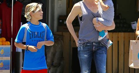 Gwen Stefani fait du shopping avec ses fils Kingston et Apollo à