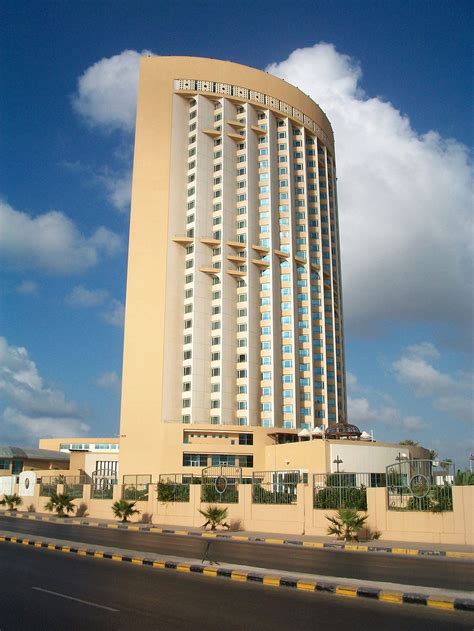 Luxury hotel in Tripoli stormed by armed gunmen – 8 dead – The Speaker ...