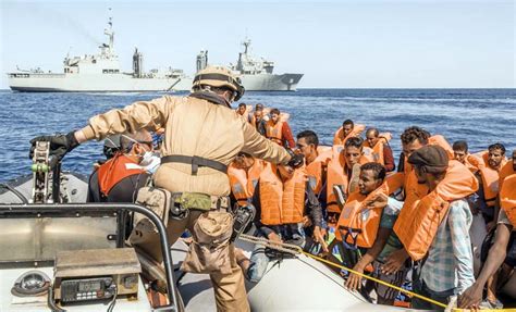 Hallan 13 muertos en bote de migrantes en el Mediterráneo El Men