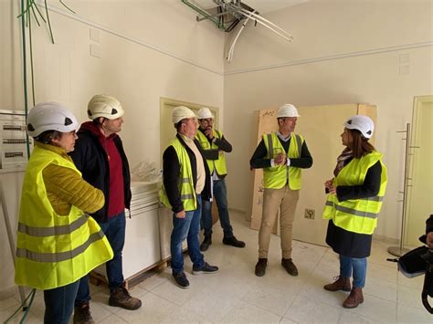 La alcaldesa visita las obras de eficiencia energética y accesibilidad