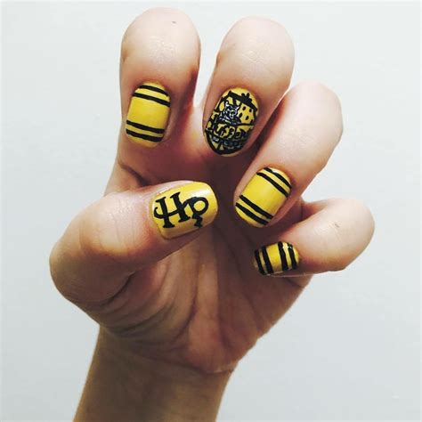 Hufflepuff Nail Art Hufflepuff Nail Art Hufflepuff Nails Nail Art