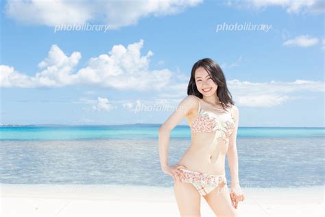 水着姿の女性 写真素材 6792681 フォトライブラリー Photolibrary