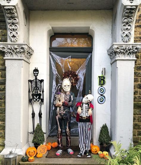 25 Beautiful And Spooky Halloween Door Decor Ideas You Should See