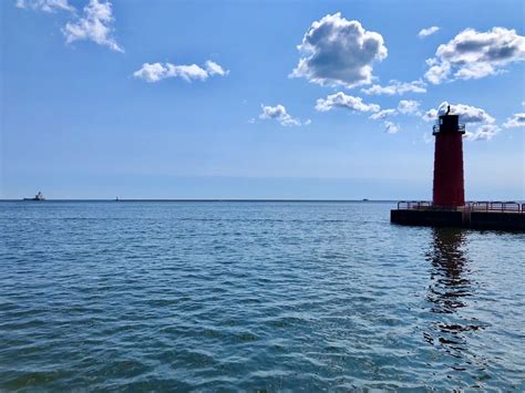 MILWAUKEE PIERHEAD LIGHTHOUSE Updated May 2024 37 Photos Hank