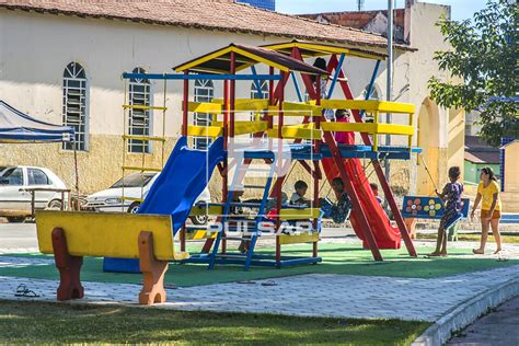 Centro Infantil Amiguinhos Da Praça - Crianças brincando em parquinho na Praça Doutor Augusto Tôrres | Pulsar ...