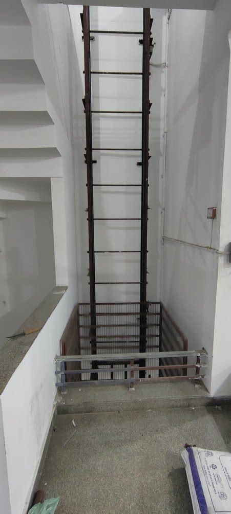 Roller Chain Wall Mounted Hydraulic Goods Lift Capacity 600Kg