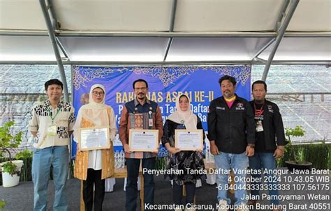 Dorong Pengembangan Anggur Nasional Kementan Serahkan 5 Tanda Daftar