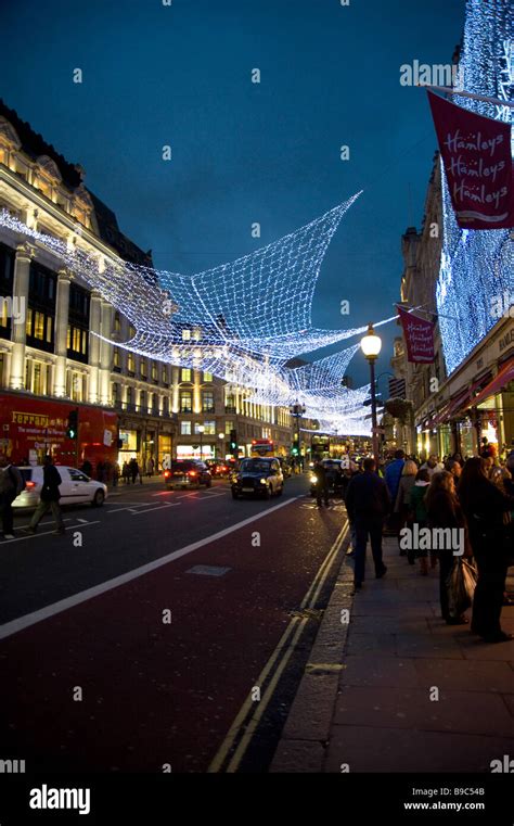 Christmas shopping in London Stock Photo - Alamy