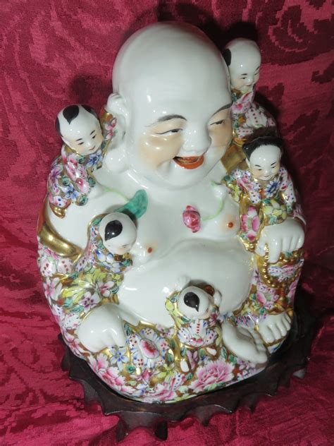 Proantic Bouddha ou Poussah Rieur en porcelaine polychrome émaillée