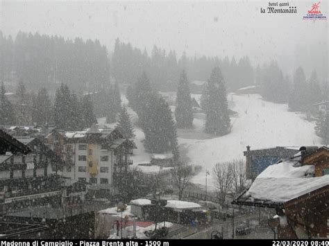 Fitta Nevicata Sulla Perla Delle Dolomiti Campane Di Pinzolo It