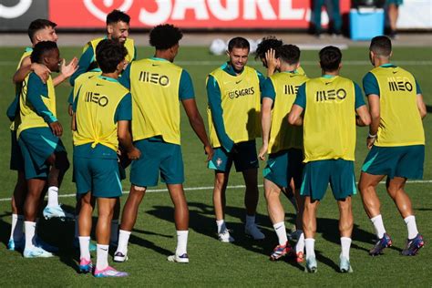 R Ben Dias E Vitinha Finalistas Da Bola De Ouro Ronaldo E