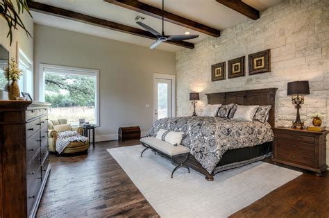 Modern Farmhouse Cordillera Ranch Landhausstil Schlafzimmer