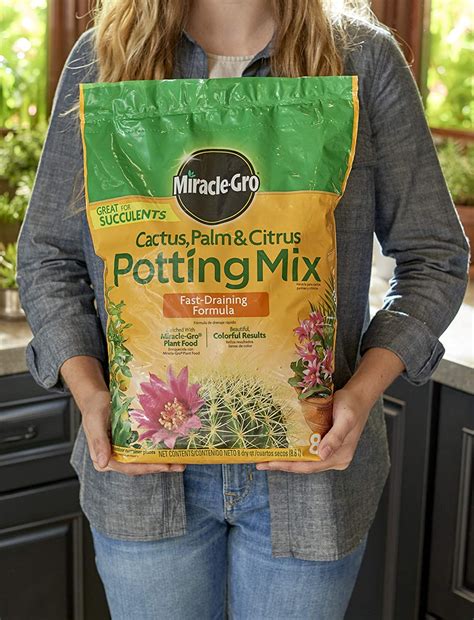 Miracle Gro Mezcla para macetas de cactus palmeras y cítricos 8 qt