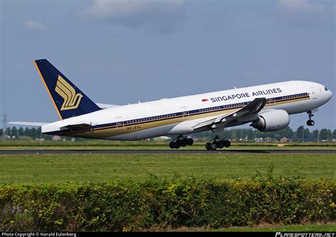 9V SVL Singapore Airlines Boeing 777 212ER Photo By Harald Eulenberg