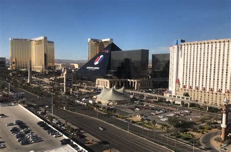 Mandalay Bay Luxor Excalibur Mandalay Bay San Francisco Skyline