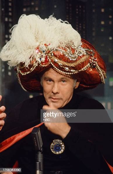 Co-host Ed McMahon, Host Johnny Carson as Carnac -- News Photo - Getty ...