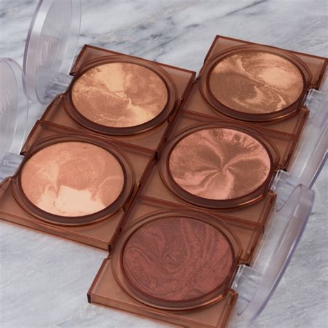 Huda Beauty GloWish Soft Radiance Bronzing Powder Bronzer Review