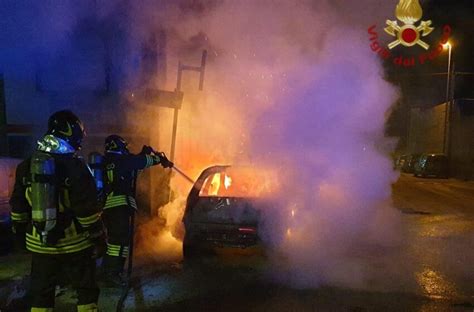 Incendio Nella Notte A Floridia Auto In Fiamme Non Si Esclude Il Dolo