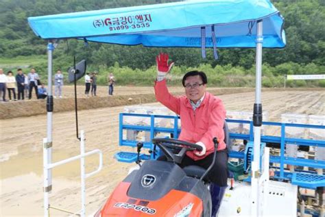 이동필 농식품부 장관 벼 무논점파 시연