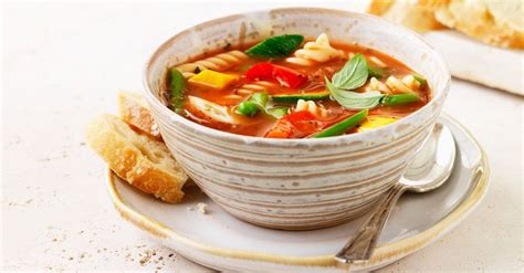 Tomatensuppe Mit Nudeln Rezept EAT SMARTER