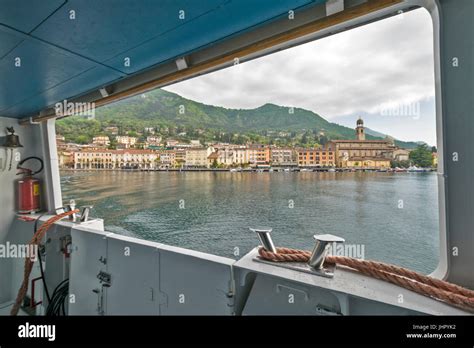 Den Gardasee Salo Die Stadt Und Das Wasser Von Einem Boot