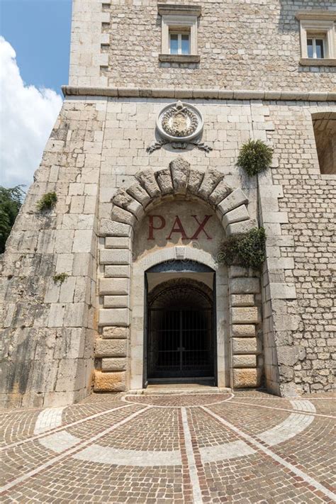 O Claustro Da Entrada De Monte Cassino Abbey E A Morte De Saint