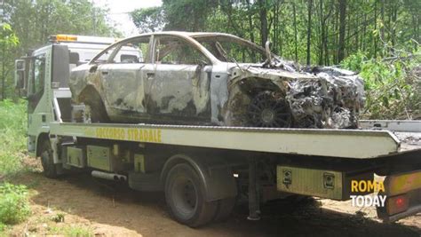 Parco Dei Castelli Romani Rimosse Due Carcasse Di Auto Abbandonate