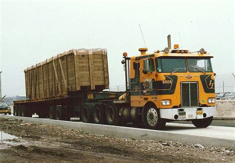 Peterbilt 352 It International Transport With A Very Hea Flickr