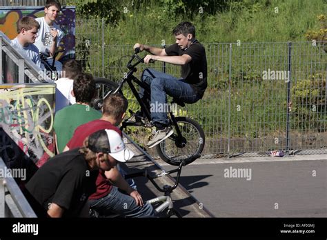 Bike Bicycle Cycle Cycling Cyclist Stunt Trick Show Performance Game