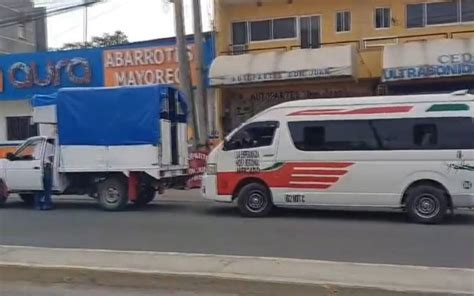 Huejutla Chofer De La Ruta Mercado La Esperanza Choca Contra Camioneta