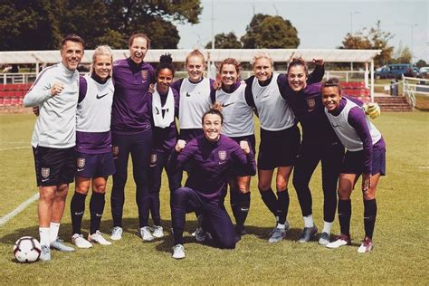 Winning team ⚪️ @lionesses | Women’s soccer, Womens football, Lioness