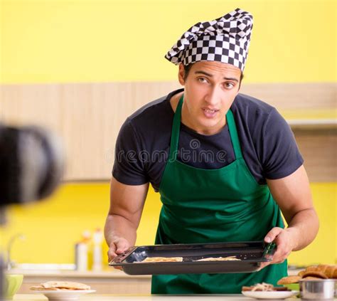 Young Chef Blogger Explaining Food Preparation Stock Image - Image of media, broadcasting: 185914267