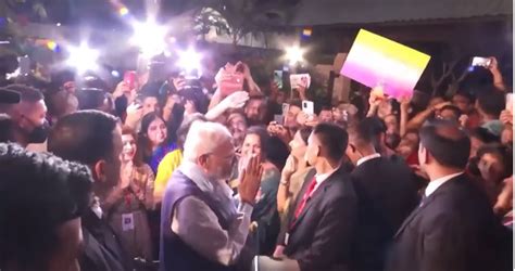 Pm Shri Narendra Modi Gets Rousing Welcome