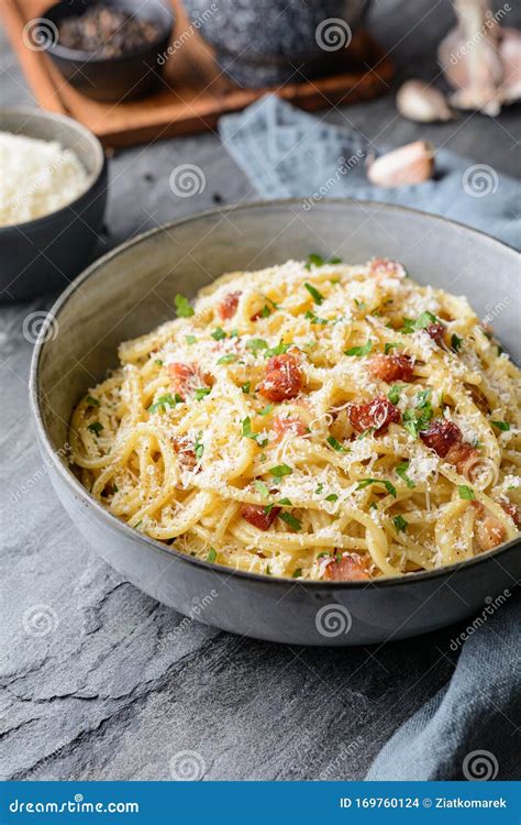 Klasyczny Makaron Carbonara Serdeczne Włoskie Danie Zrobione Z