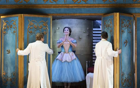 Les Contes D Hoffmann By Offenbach At The Staatsoper Hamburg Mezzo Tv