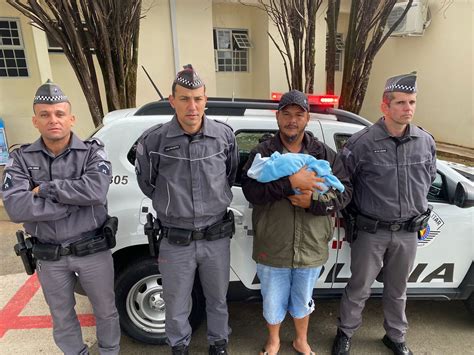 V Deo Beb Engasgado Salvo Por Policiais Militares Em Um Sito Na