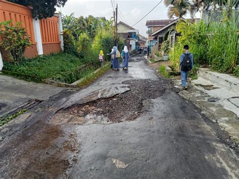 Jalan Subangwetan Kota Sukabumi Rusak Parah Warga Desak Pemkot Segera