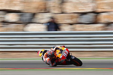 Aragon Motogp Marc Marquez Beats Dani Pedrosa To Pole