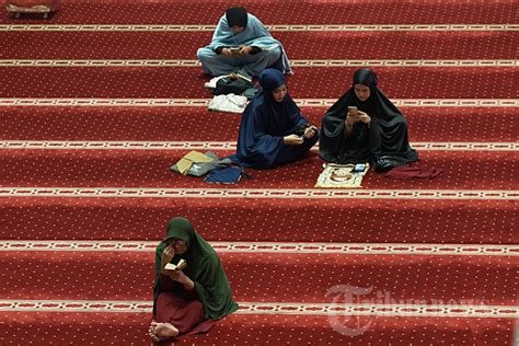 Mengisi Waktu Ramadan Dengan Beritikaf Di Masjid Istiqlal Foto 1