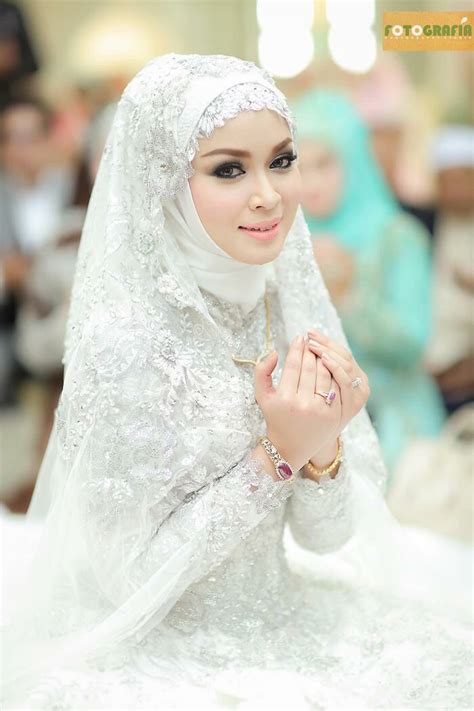 2053 best Muslim Wedding Dress Ideas images on Pinterest | Dress muslimah, Bridal hijab and ...