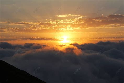 Medan Pegunungan Georgia Dan Pemandangan Langit Saat Matahari Terbenam