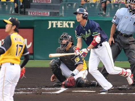 ＜神・ヤ＞初回1死一、二塁、山田は今季30号となる右越え3ランを放つ ― スポニチ Sponichi Annex 野球