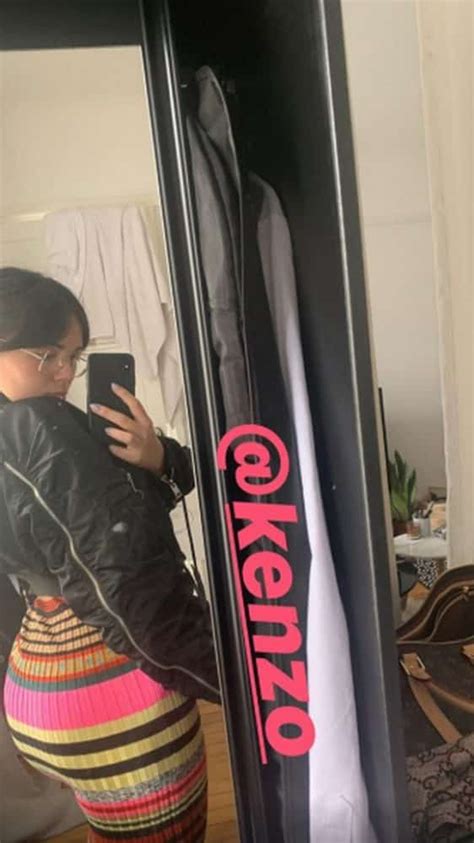 Agathe Auproux Dévoile Ses Fesses Sous Une Robe Ultra Moulante