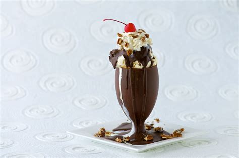 Chocolate Ice Cream Sundae | Food Channel