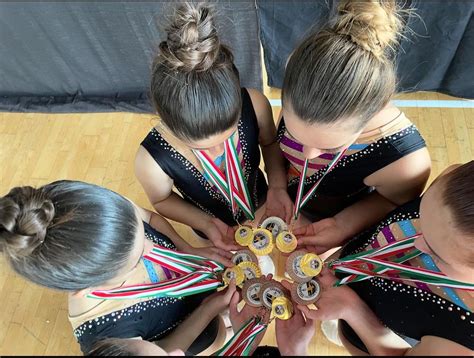 Ginnastica Ritmica Pioggia Di Medaglie Per L Asd Ritmica Venere Al