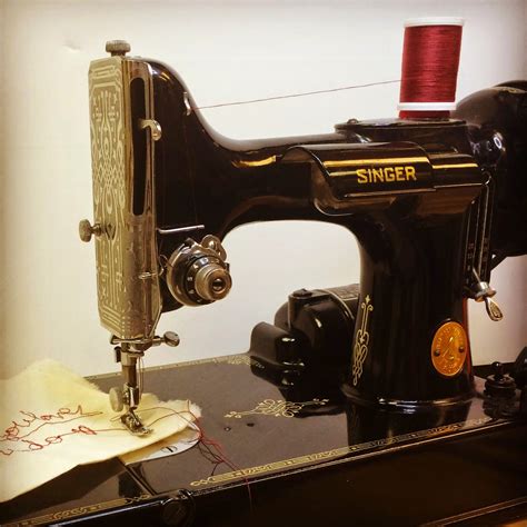 let the beauty we love be what we do: My featherweight sewing machine.