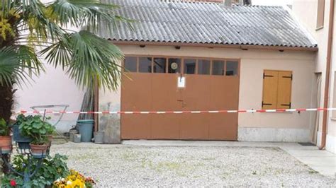 Anziano Accoltellato Indagata La Moglie Per Tentato Omicidio Il Piccolo