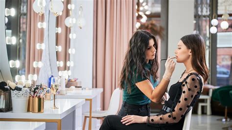 If You Want To Become A Makeup Artist Follow This Expert Advice Glam