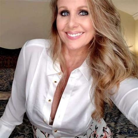 Julia Ann Dago Fotogallery