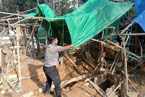 Foto Telan Korban Jiwa Tambang Emas Ilegal Sekatak Dibongkar Polisi